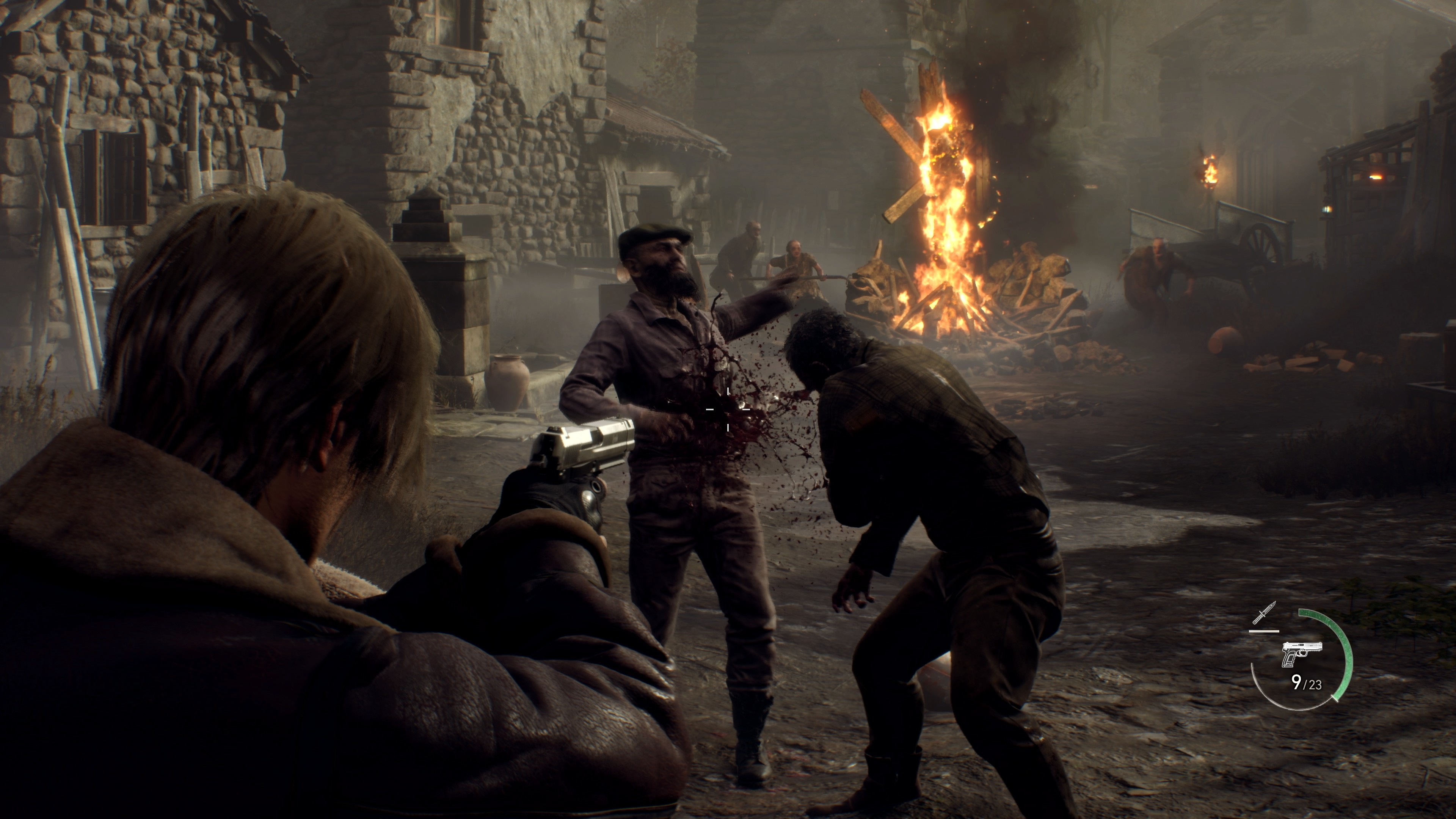 Geschossen wird im Resident Evil 4 Remake genau wie im Original aus der Third-Person-Perspektive. Quelle: Capcom