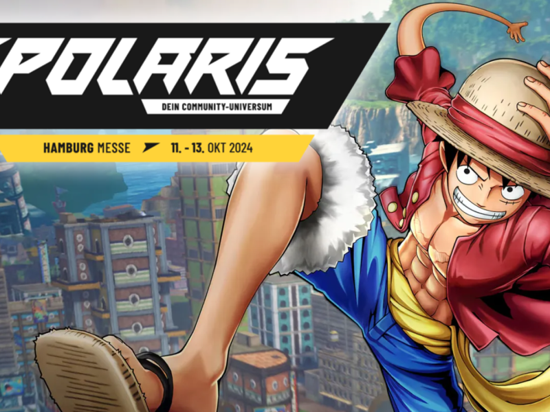 Rechts im Bild: einer der ikonischen Strohhut-Träger aus One Piece. Links im Bild: informativer Banner zur Polaris Convention.