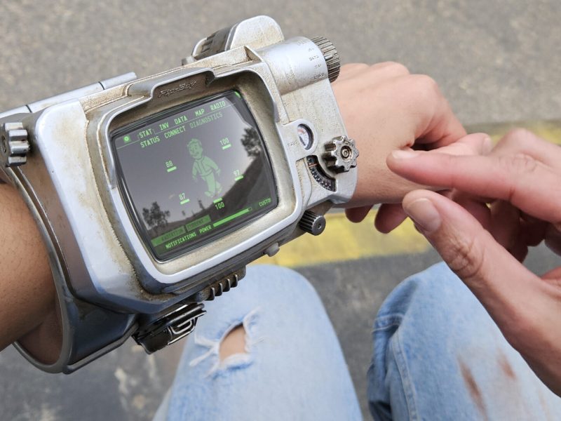 Ein Bild der Pip Boy-Replik aus Fallout von The Wand Company.