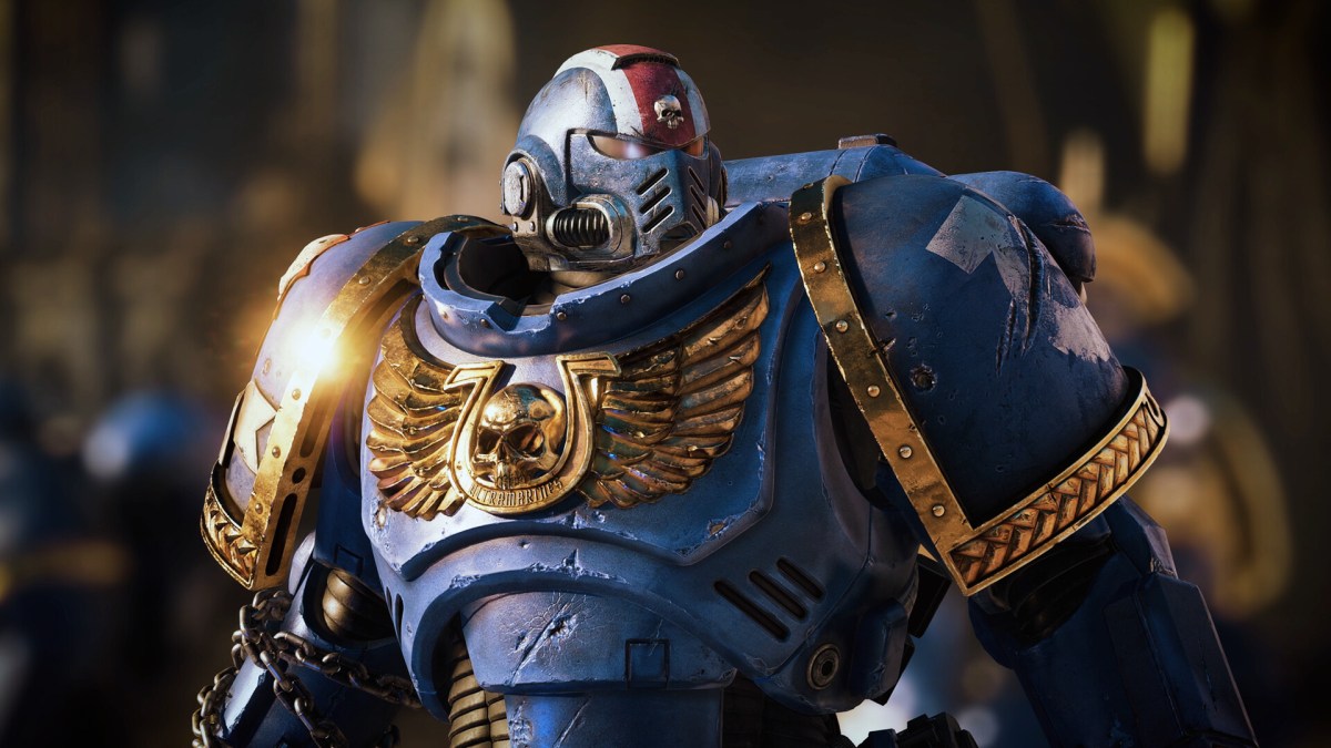 Screenshot aus Warhammer 40.000: Space Marine 2. Zu sehen ist ein Ultramarine in seiner kompletten Rüstung.