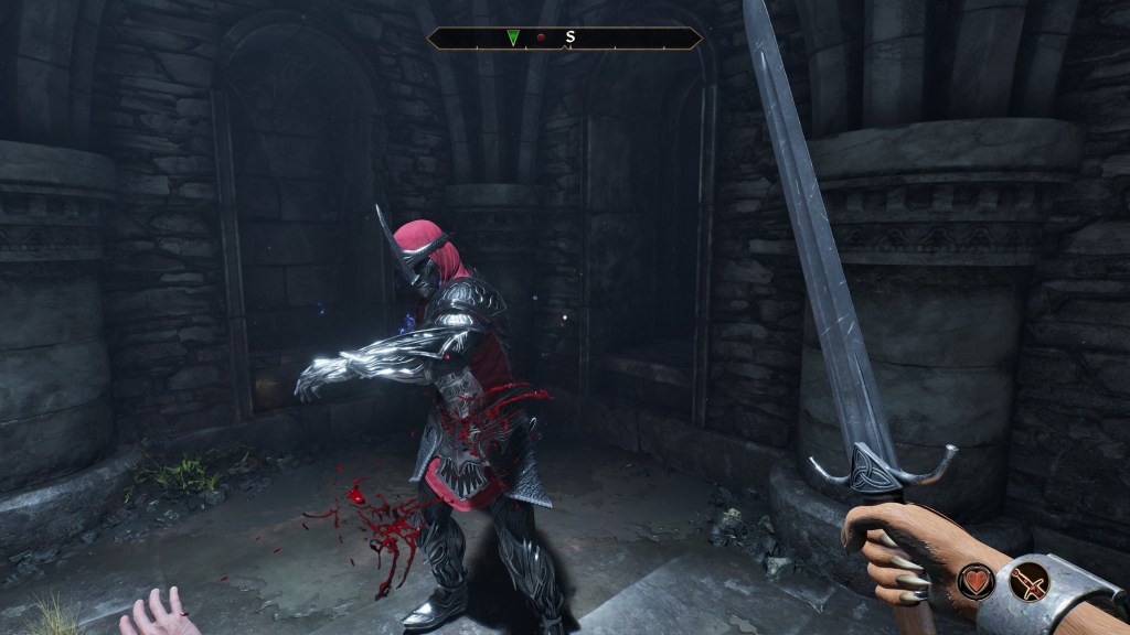 Screenshot aus Oblivion Remastered. Zu sehen ist ein Kampf gegen Assassinen im Verlies aus dem Intro.